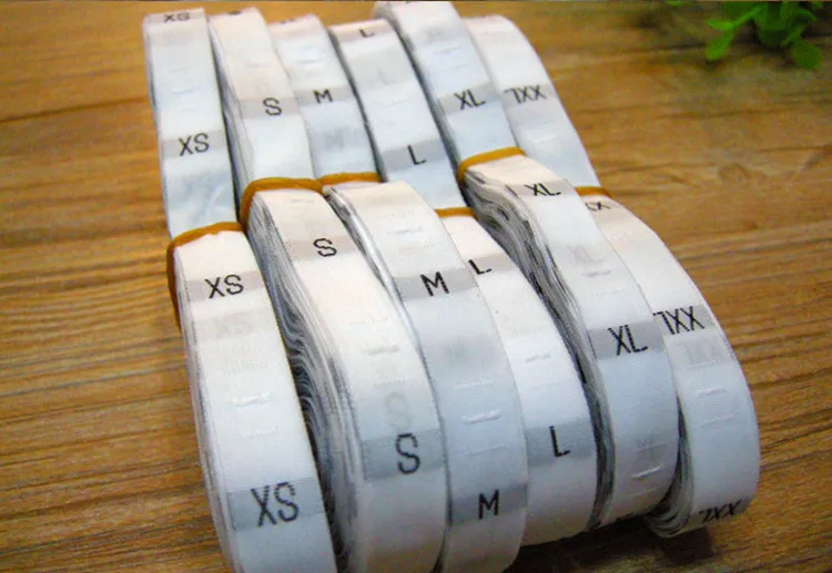 1000шт Бели дрехи Тканая етикет размер дрехи Дамасская издател размери на детски дрехи XS-6XL Етикет с бродирани бирками Изображение 0
